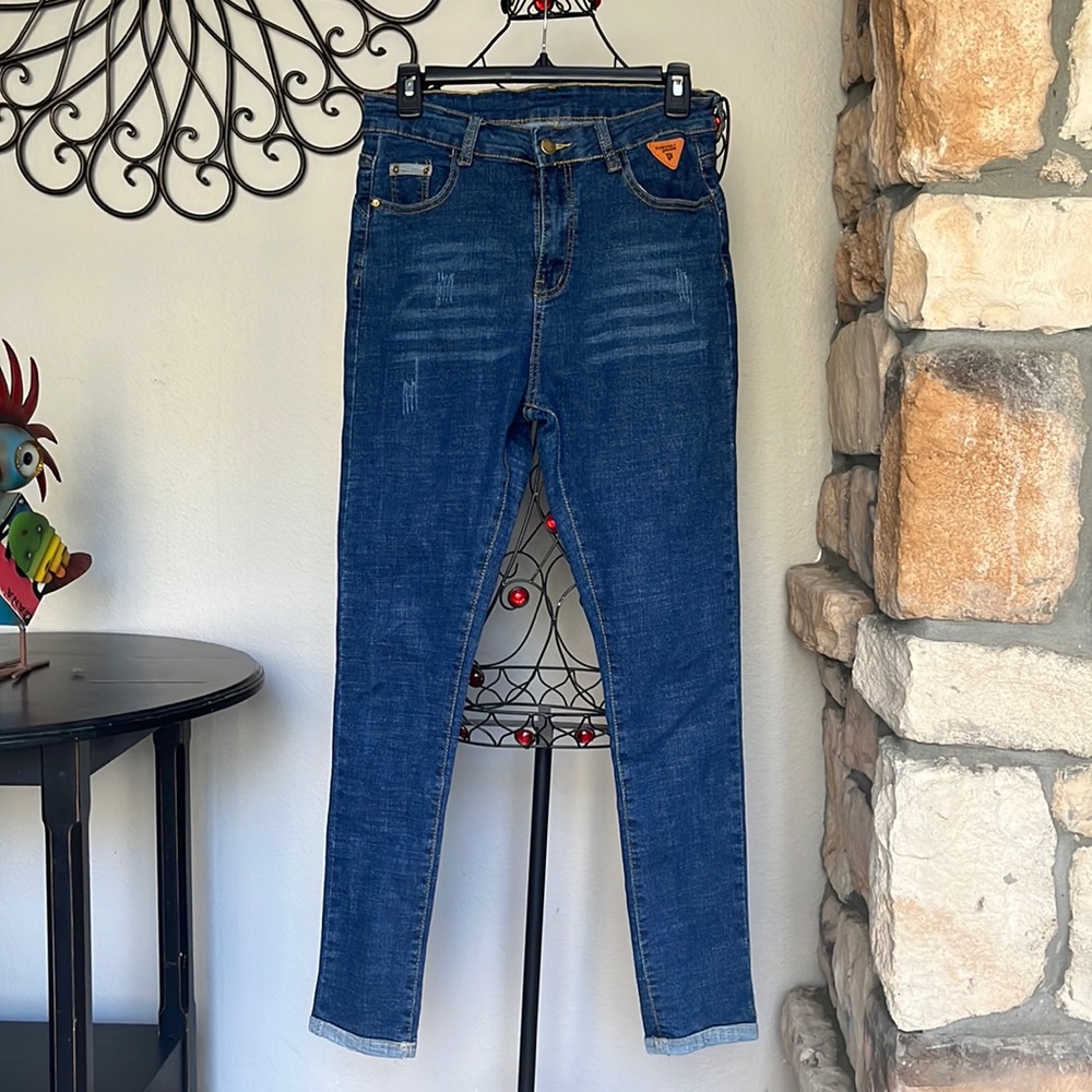 Women’s skinny blue jeans